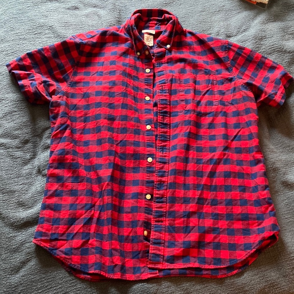 Gap red and navy checkered short sleeve